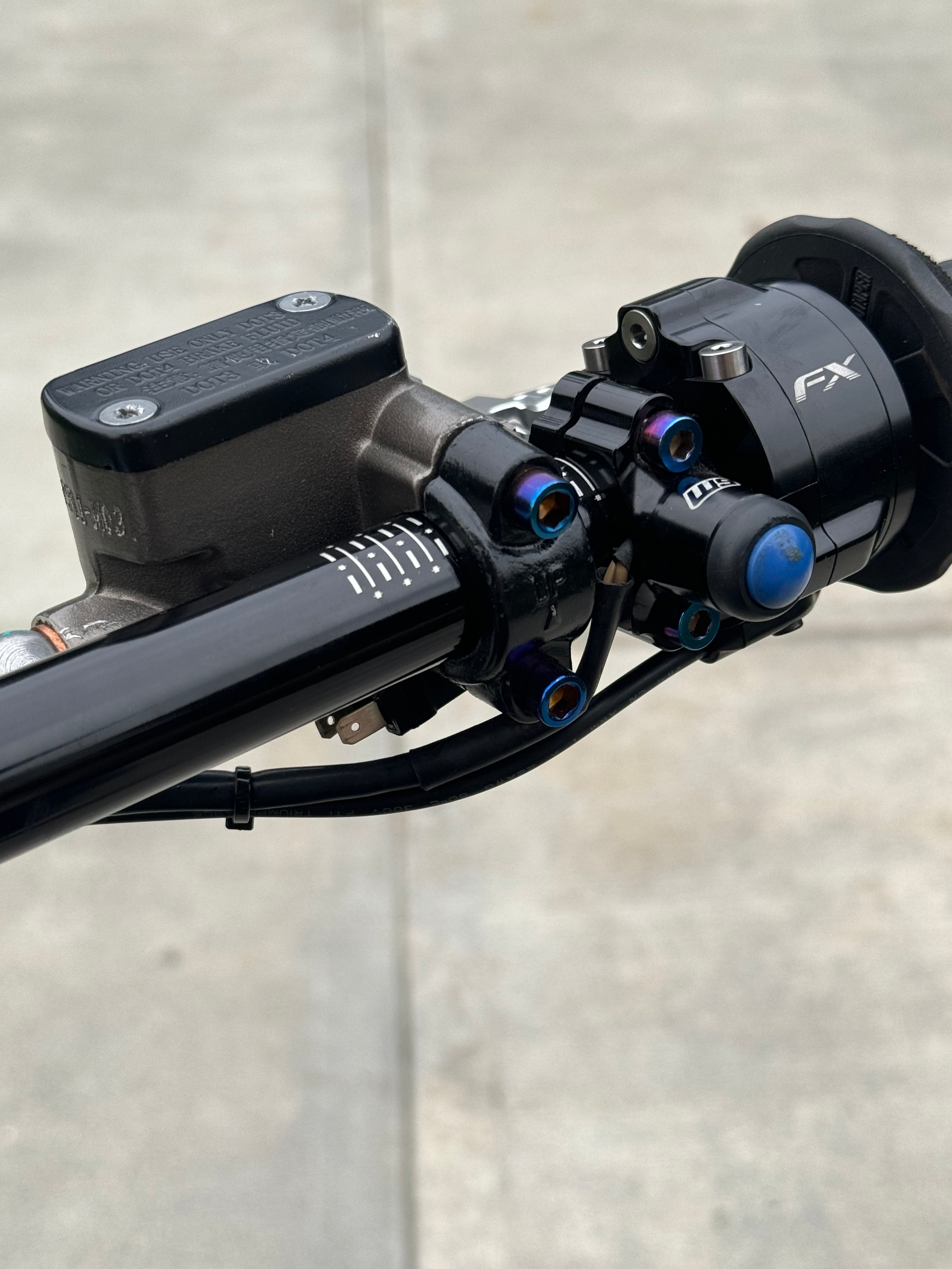 𝘽𝙧𝙖𝙠𝙚 𝙢𝙤𝙪𝙣𝙩 𝙏𝙞𝙩𝙖𝙣𝙞𝙪𝙢 𝙗𝙤𝙡𝙩𝙨